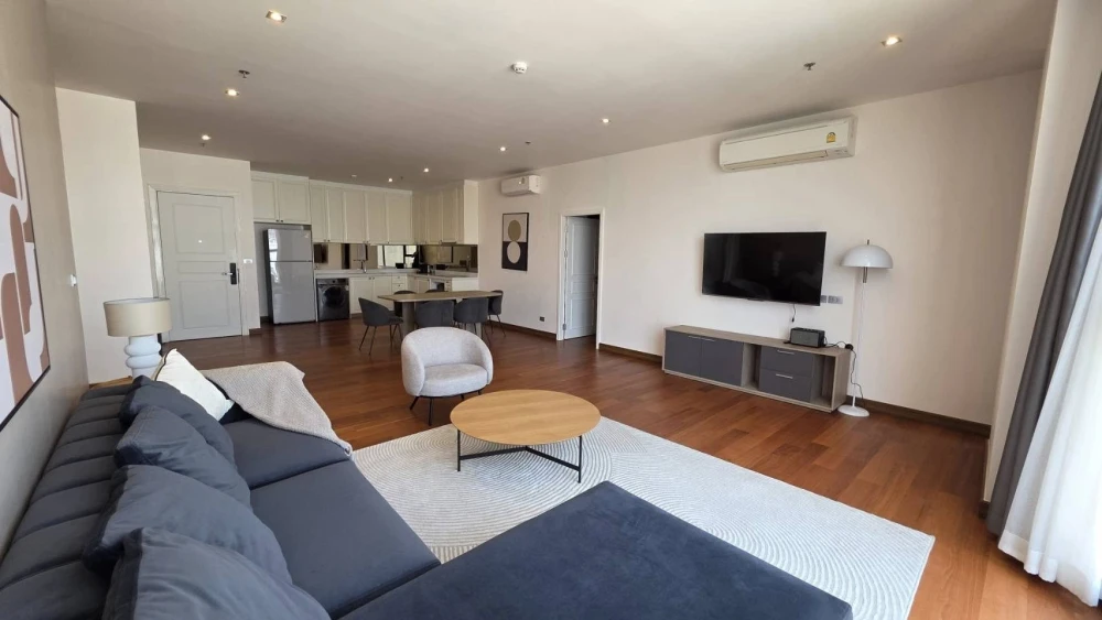 For rent: Altitude Symphony Charoenkrung–Sathorn, high floor unit, spacious and comfortable, fully furnished. Book now!