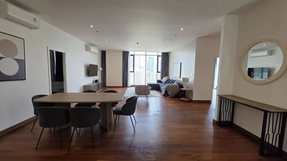 For rent: Altitude Symphony Charoenkrung–Sathorn, high floor unit, spacious and comfortable, fully furnished. Book now!