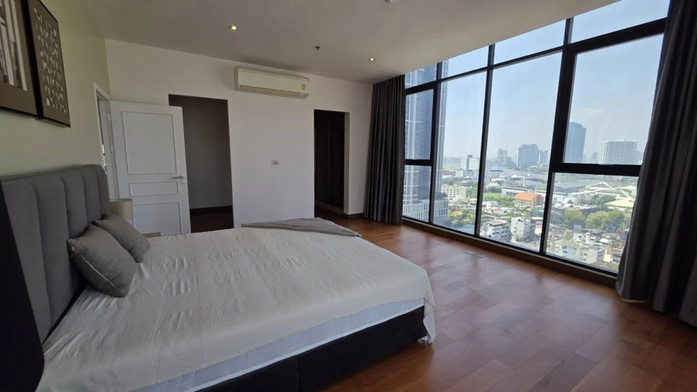 For rent: Altitude Symphony Charoenkrung–Sathorn, high floor unit, spacious and comfortable, fully furnished. Book now!