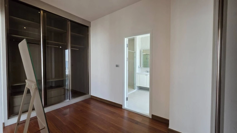 For rent: Altitude Symphony Charoenkrung–Sathorn, high floor unit, spacious and comfortable, fully furnished. Book now!