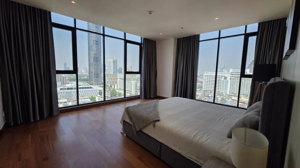 For rent: Altitude Symphony Charoenkrung–Sathorn, high floor unit, spacious and comfortable, fully furnished. Book now!
