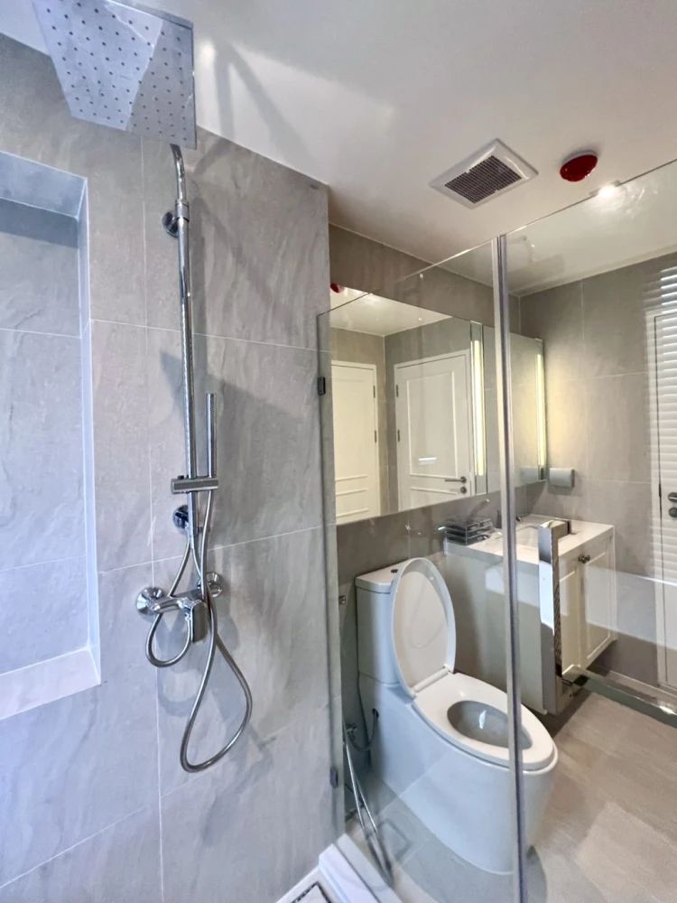 For rent: Altitude Symphony Charoen Krung, ready to move in, fully furnished, reserve now.