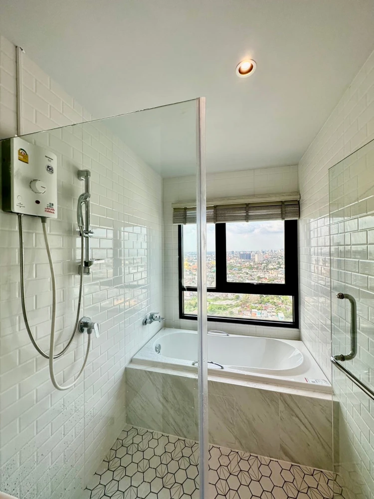 For rent: Altitude Unicorn Sathorn - Tha Phra, 31st floor, fully furnished unit. Book now!