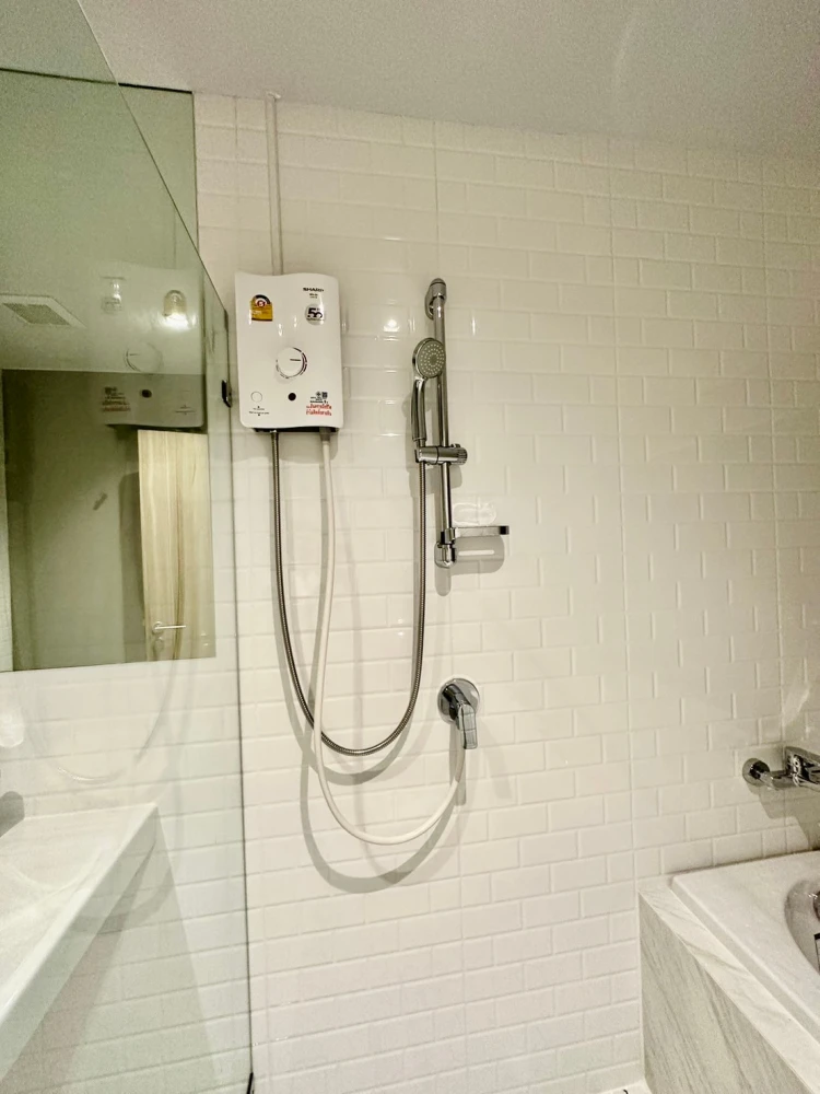 For rent: Altitude Unicorn Sathorn - Tha Phra, 31st floor, fully furnished unit. Book now!