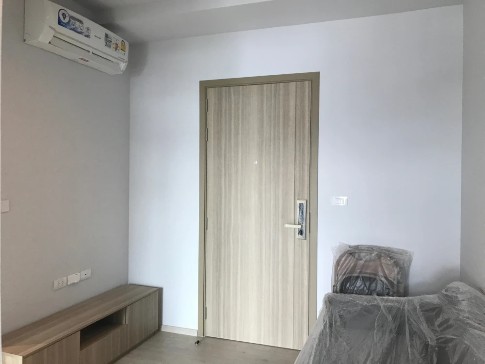 For rent: Altitude Unicorn Sathorn - Tha Phra. Spacious, airy, and comfortable room. Book now!