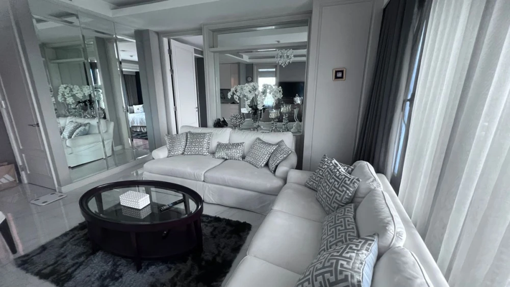 For rent: Amanta Lumpini, 2 bedrooms. Spacious and comfortable, fully furnished. Book now!