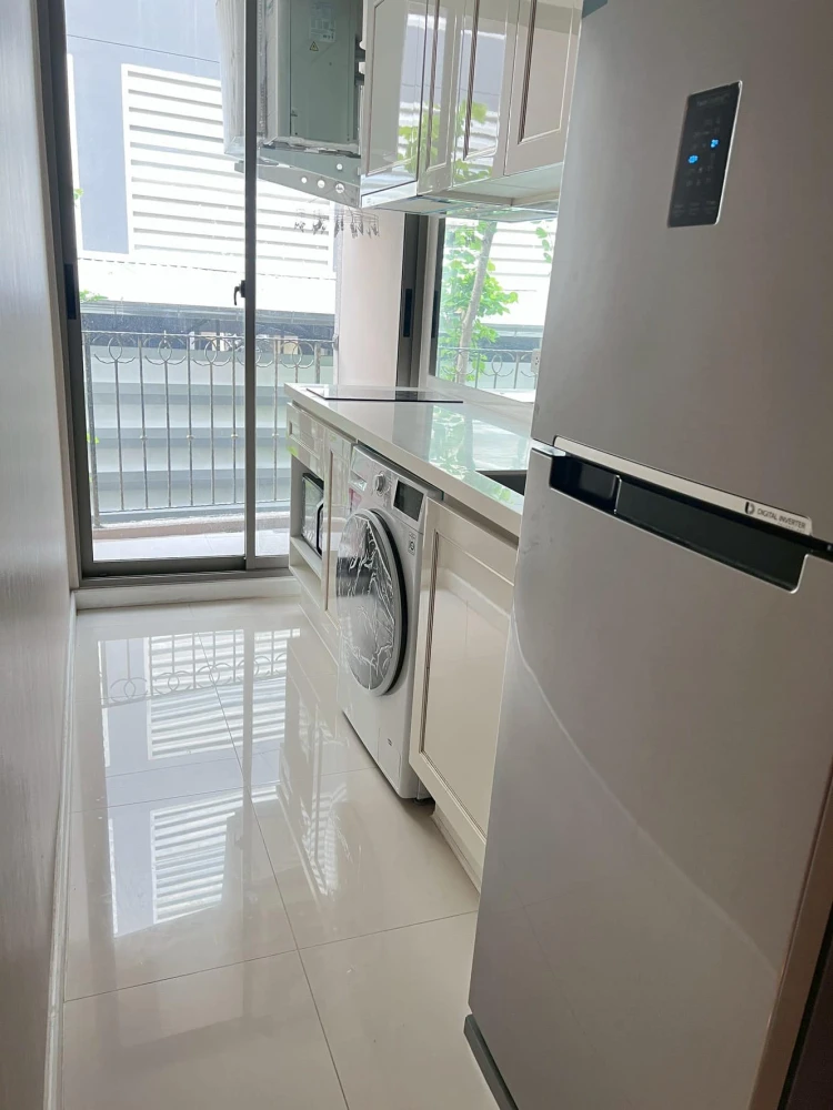 For rent Amaranta residence, large room, comfortable, lots of usable space. If you don't book, you'll really miss out.