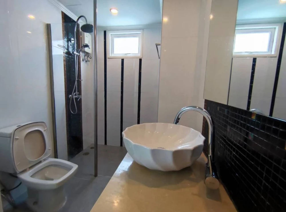 For rent: Amazon Residence Pattaya, 1 bedroom, 1 bathroom. Spacious living area, beautiful unblocked view. Book now!