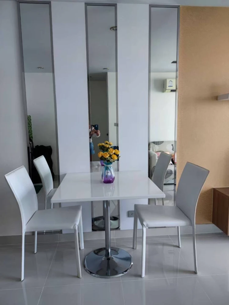 For rent: Amazon Residence Pattaya, 1 bedroom, 1 bathroom. Spacious living area, beautiful unblocked view. Book now!