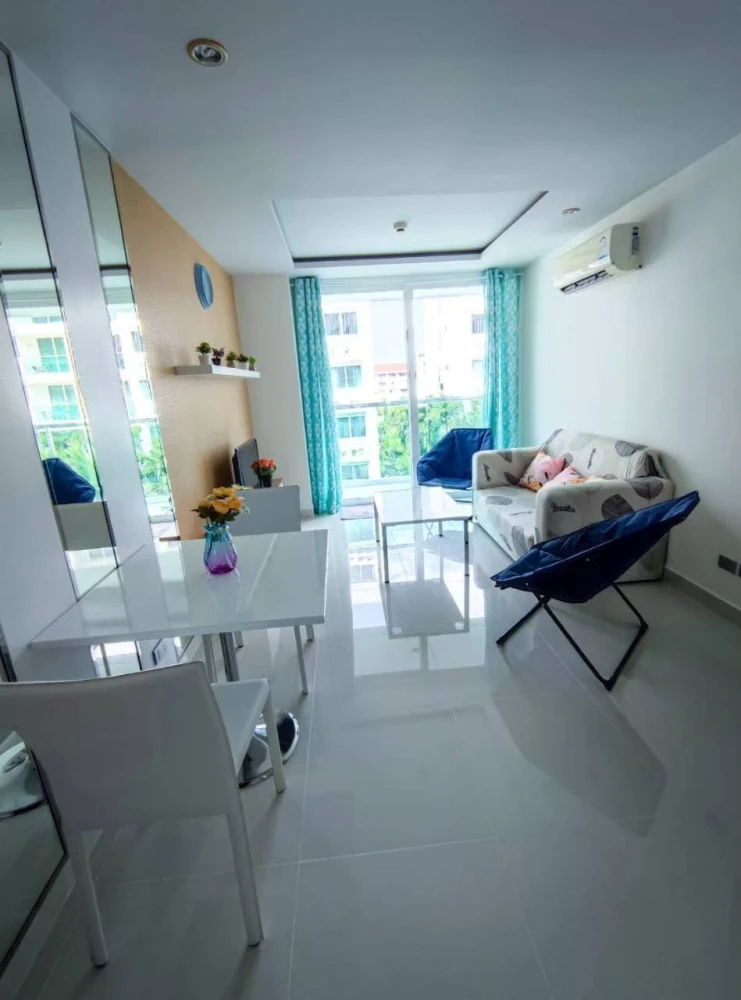 For rent: Amazon Residence Pattaya, 1 bedroom, 1 bathroom. Spacious living area, beautiful unblocked view. Book now!