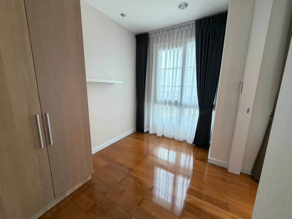 For Rent: AP CitiSmart Sukhumvit 18, 10th floor. Great view, unobstructed. Fully furnished. Book now!