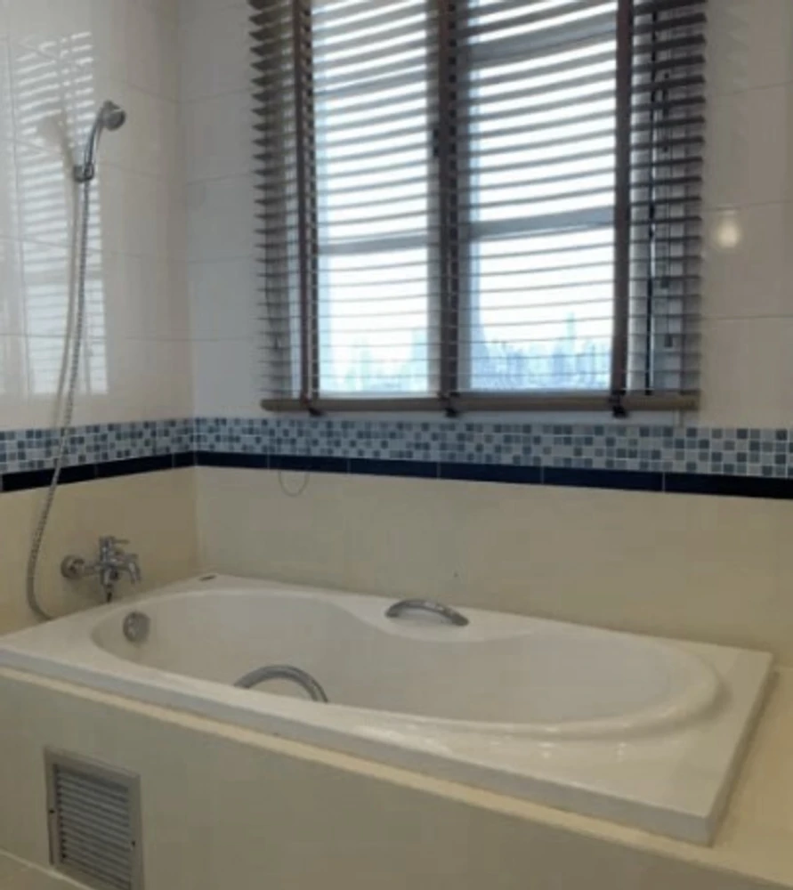 For rent: AP CitiSmart Sukhumvit 18, 17th floor. Spacious and comfortable unit. Book now! Don't miss out!