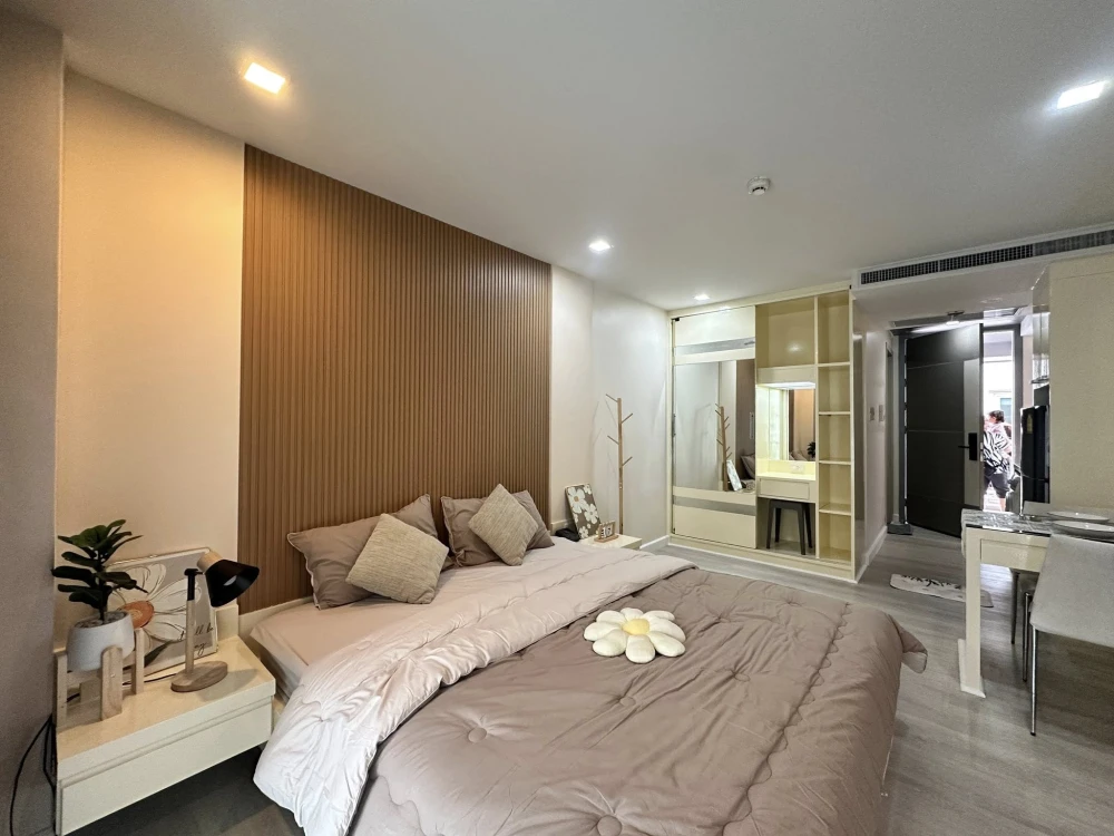Apus condo for rent, 3rd floor, with high-quality built-in furniture and complete amenities. Book now!