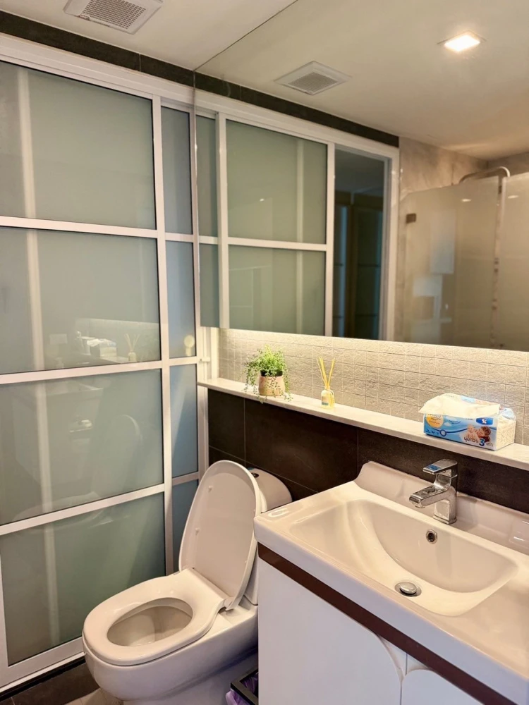 Apus for rent, beautifully decorated room with a cool theme, good location, comes with complete facilities. Reserve now.