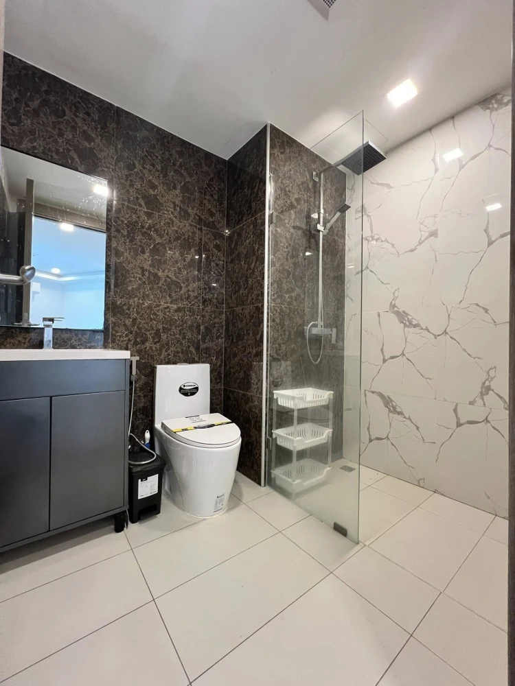 For rent Arcadia Beach Continental 1 bedroom 1 bathroom, lots of usable space, good location, pool view, book now!