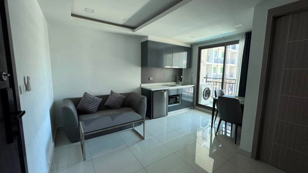 Arcadia Beach Continental Condo for rent, 5th floor, fully furnished, pool view. Book now!