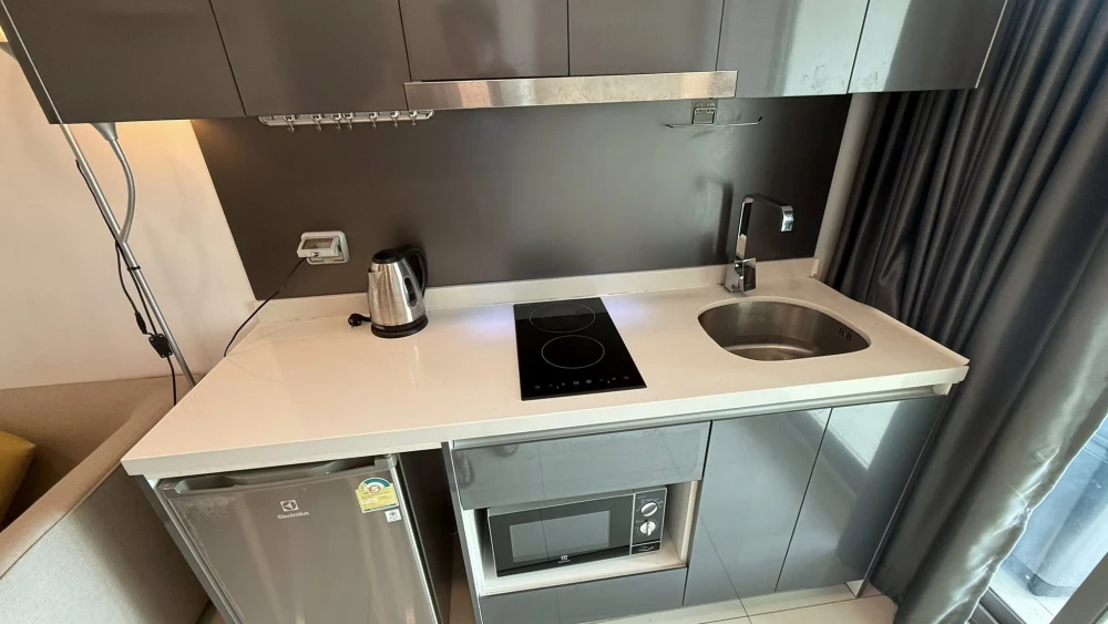 Arcadia Beach Continental for rent, nice room, 8th floor, fully furnished and electric appliances. Reserve now!