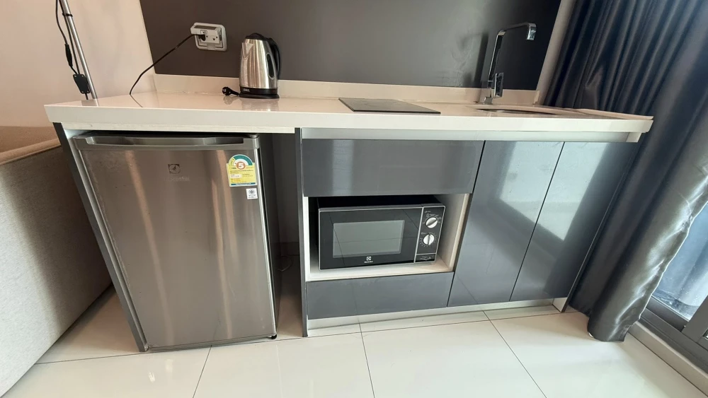 Arcadia Beach Continental for rent, nice room, 8th floor, fully furnished and electric appliances. Reserve now!