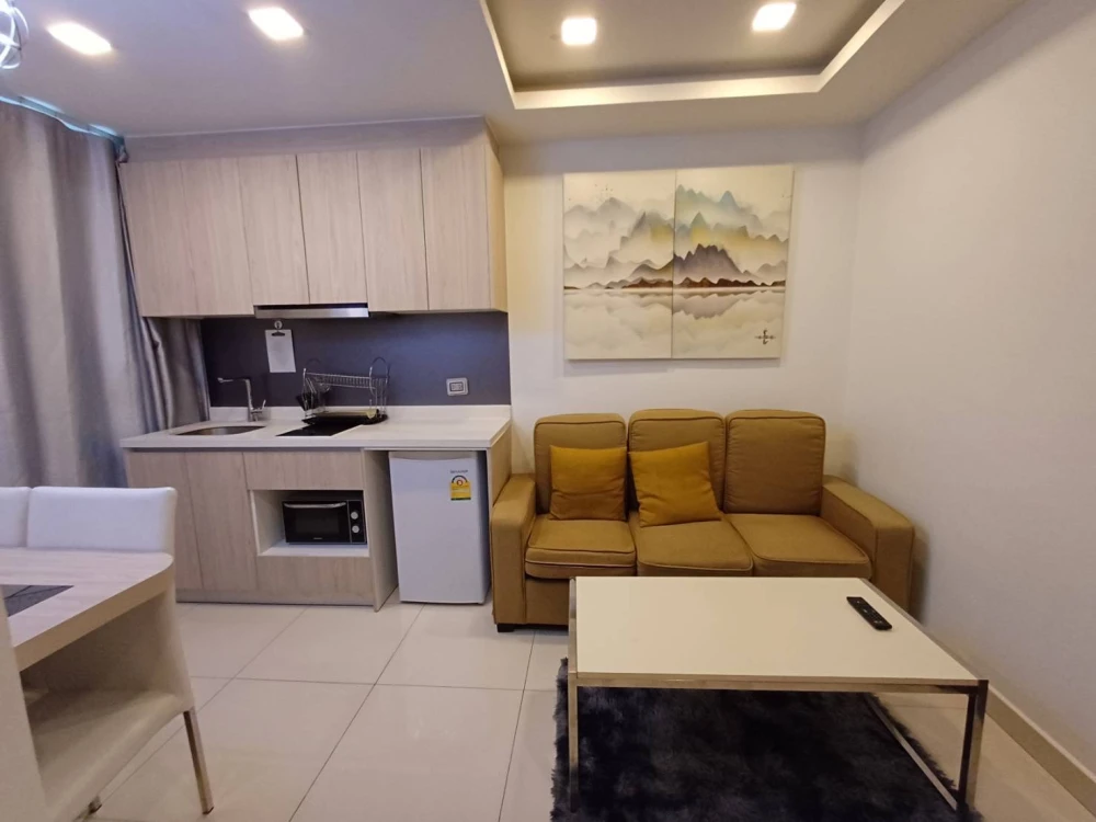 For rent: Arcadia Beach Resort, nice room, good location, fully furnished, just bring your bags and move in.