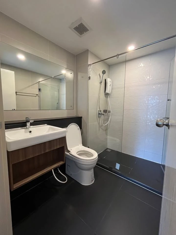 For rent: Arise Ratchada 19. Fully furnished unit; just bring your belongings and move in.