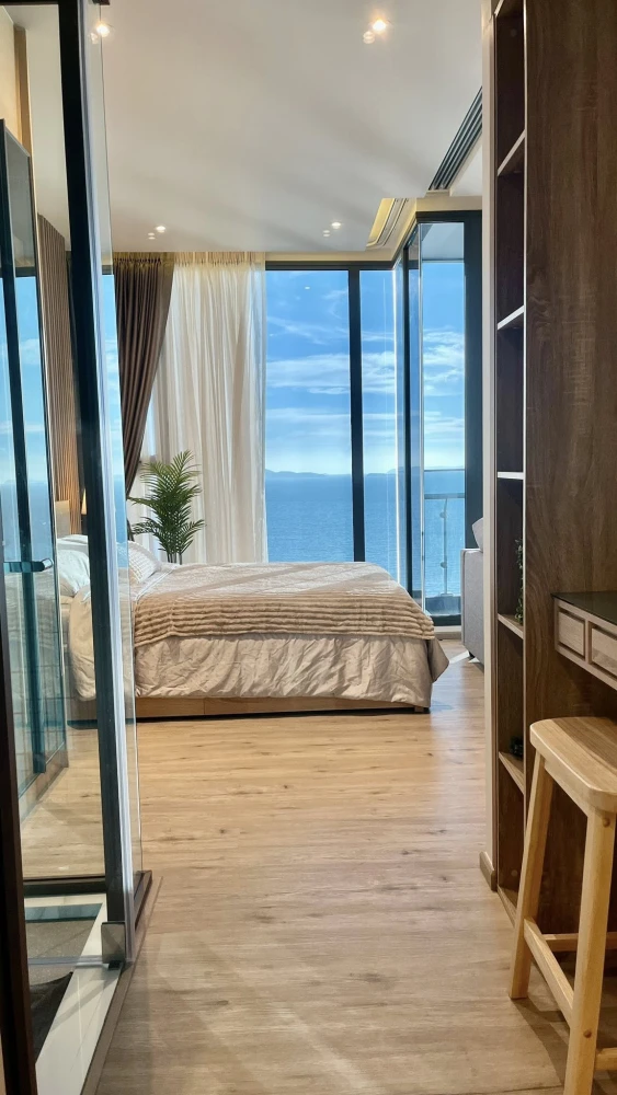 For rent Arom Wongamat 1 bedroom 1 bathroom 21st floor Enjoy beautiful sea view from your balcony. Book now.
