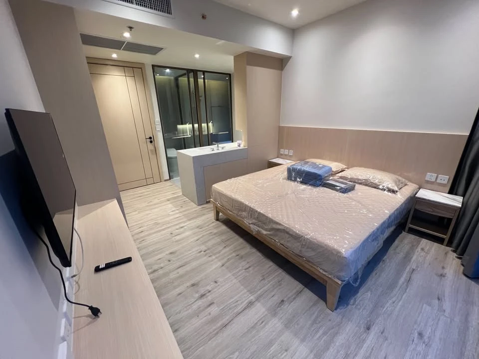 For rent: AROM WONGAMAT, 2 bedrooms, spacious living area, beautiful unblocked views, private elevator. Book now!