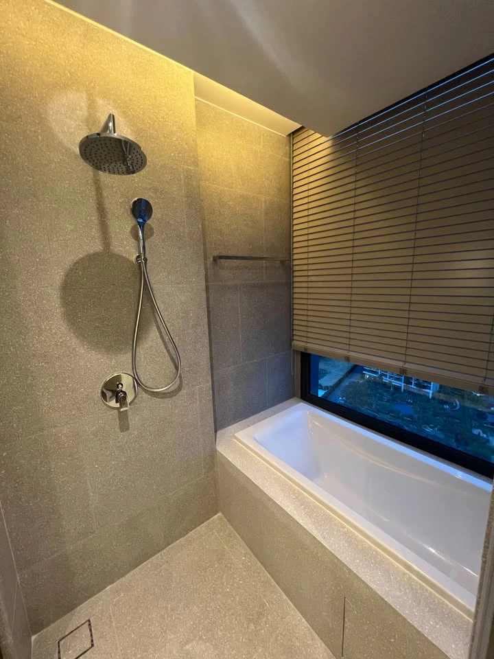 For rent: AROM WONGAMAT, 2 bedrooms, spacious living area, beautiful unblocked views, private elevator. Book now!