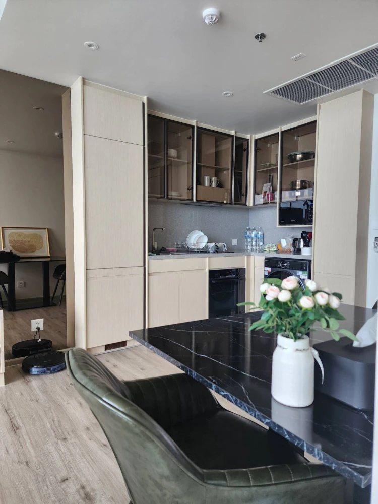 For rent: Arom Wongamat, 24th floor. Spacious room with great view, fully furnished. Book now! Don't miss out!