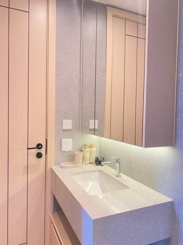 For rent: AROM WONGAMAT, 3rd floor. Great view, beautiful room, fully furnished. Book now, don't wait!