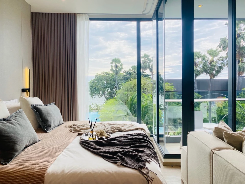 For rent: AROM WONGAMAT, 3rd floor. Great view, beautiful room, fully furnished. Book now, don't wait!