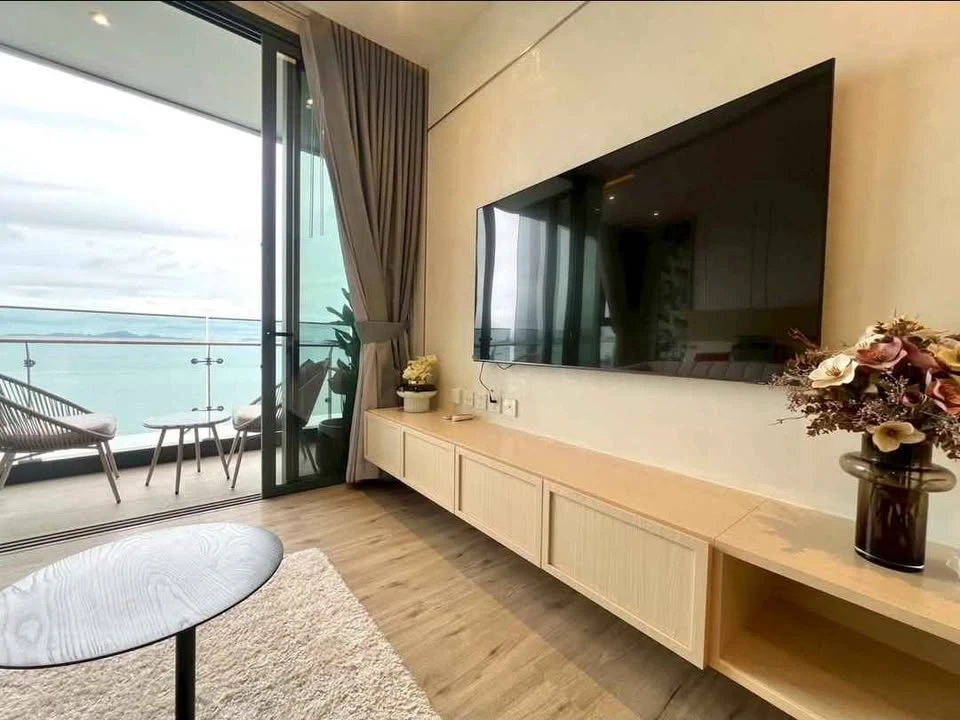 For rent sell: AROM WONGAMAT, a lovely room, beautifully decorated, with a beautiful view of Pattaya. Don't miss out on something this good.