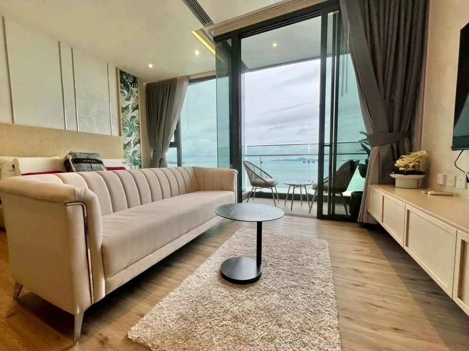 For rent sell: AROM WONGAMAT, a lovely room, beautifully decorated, with a beautiful view of Pattaya. Don't miss out on something this good.