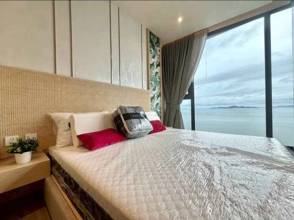 For rent sell: AROM WONGAMAT, a lovely room, beautifully decorated, with a beautiful view of Pattaya. Don't miss out on something this good.