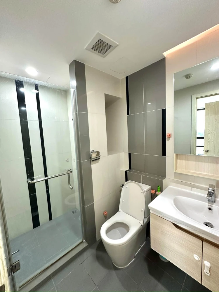 For Rent: Artemis Sukhumvit 77. 2 bedrooms, 2 bathrooms, 24th floor with a beautiful view. Fully furnished and equipped with all appliances—move-in re