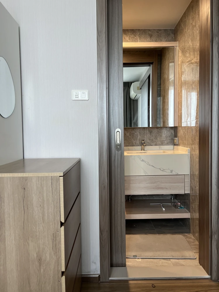 For rent: Artisan Ratchada, 12th floor, pool view, fully furnished, ready to move in. Book now!