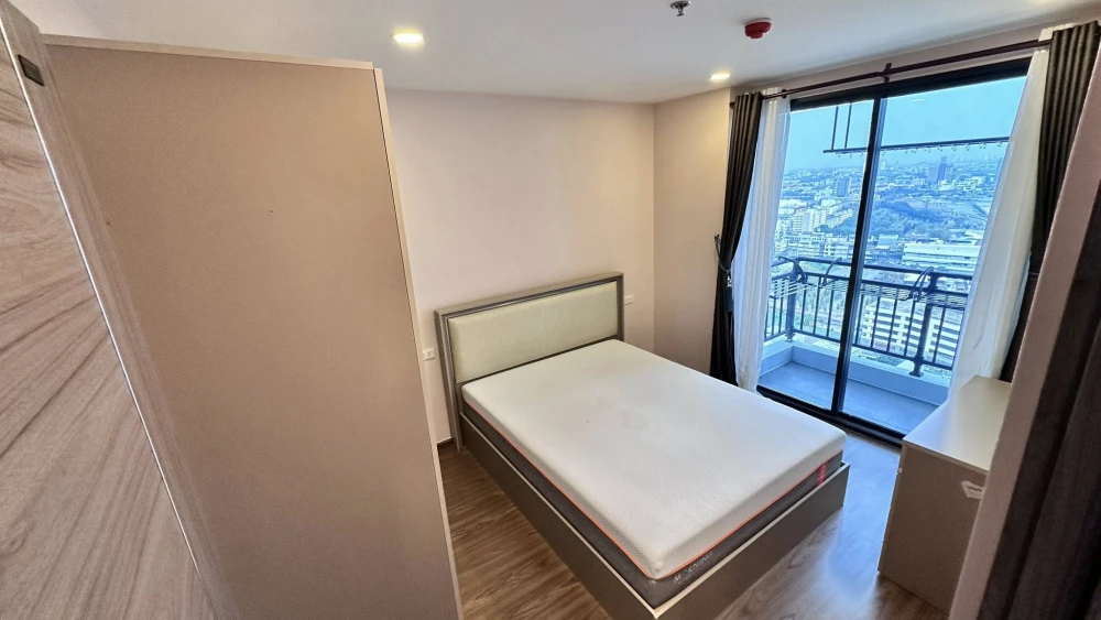 For rent: Artisan Ratchada, a lovely, fully furnished, spacious high-floor unit. Book now!