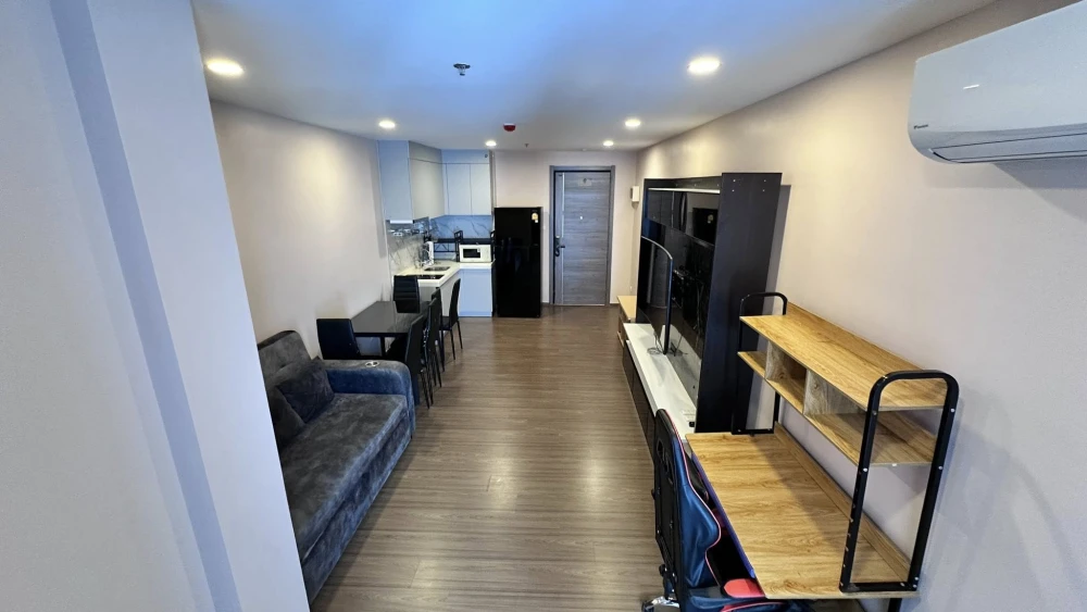 For rent: Artisan Ratchada, a lovely, fully furnished, spacious high-floor unit. Book now!