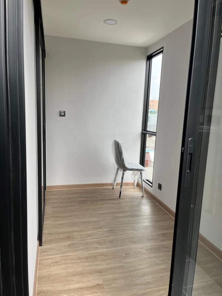 For rent: Asher Koop Ratchada, a nice room, complete with furniture and electrical appliances, reasonable price, hurry and reserve.