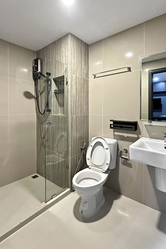 For rent ASHER Ratchada-Huai Khwang, 1 bedroom, 1 bathroom, good location, easy to travel, complete facilities, reserve now.