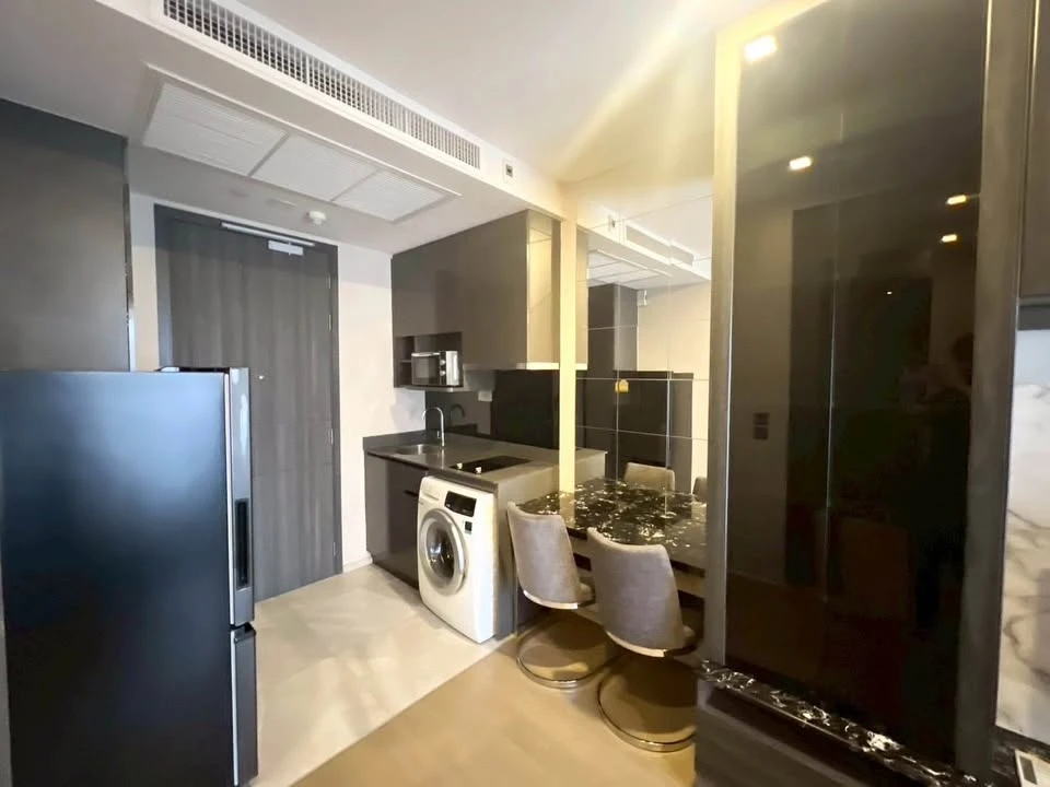 Ashton Asoke for rent, 1 bedroom, 1 bathroom, beautifully decorated, with a cool theme, plenty of usable space, good location, reserve now!