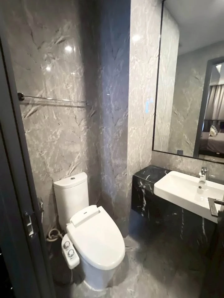 Ashton Asoke for rent, 1 bedroom, 1 bathroom, beautifully decorated, with a cool theme, plenty of usable space, good location, reserve now!