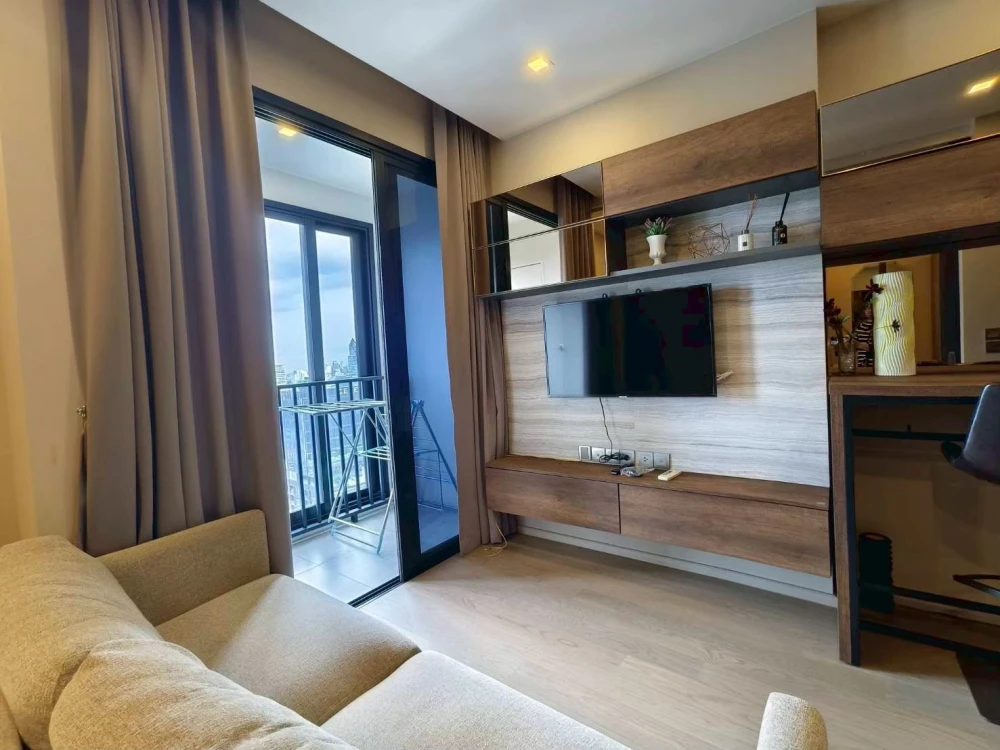 For rent: Ashton Asoke, 1 bedroom, 1 bathroom. Stunningly decorated with full furnishings. Book now!