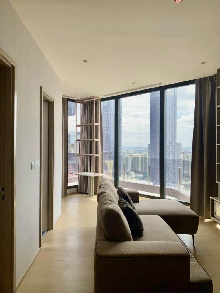 For rent: Ashton Asoke-Rama 9, top-floor unit with expansive glass balcony and fully furnished with built-in features. Book now!