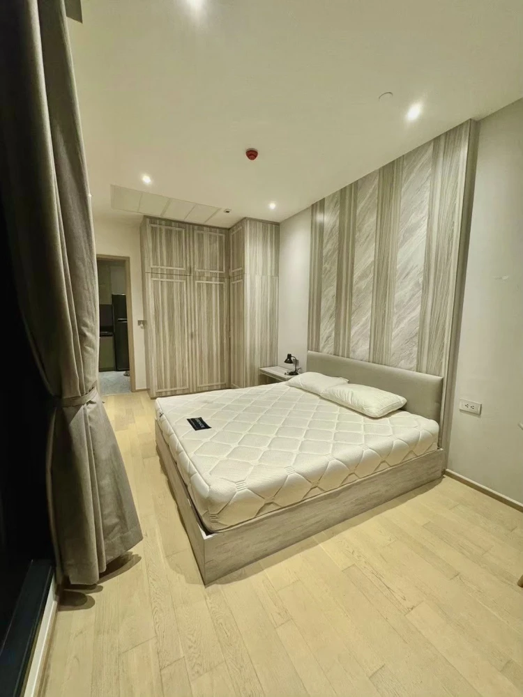 For rent: Ashton Asoke-Rama 9, top-floor unit with expansive glass balcony and fully furnished with built-in features. Book now!