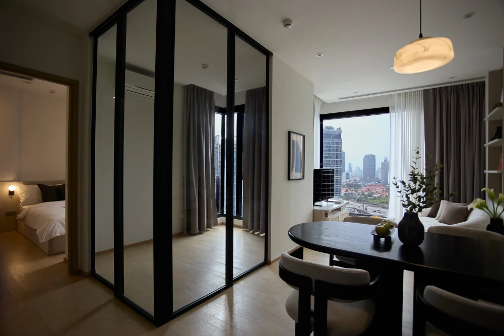 For rent: Ashton Asoke Rama 9, ready to move in, luxuriously decorated, complete with furniture and appliances. Hurry before you miss out++