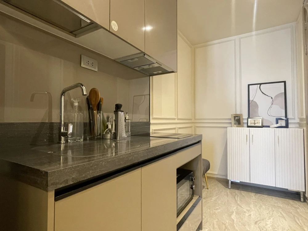 For rent: Ashton Asoke Rama 9, beautifully decorated room, well-built-in, complete in one place, just drag your bags and move in.