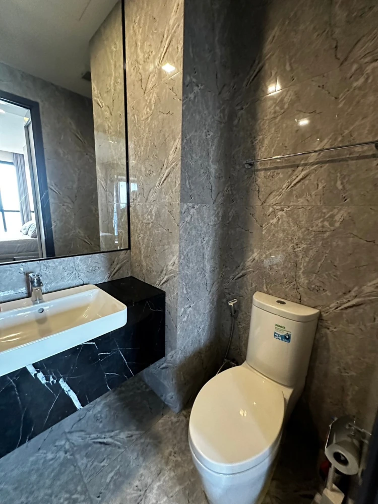 For rent: Ashton Asoke, 37th floor. Beautiful and comfortable unit, fully furnished. Book now!