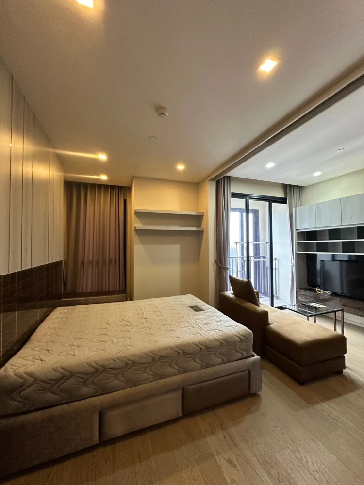 For rent: Ashton Asoke, 37th floor. Beautiful and comfortable unit, fully furnished. Book now!