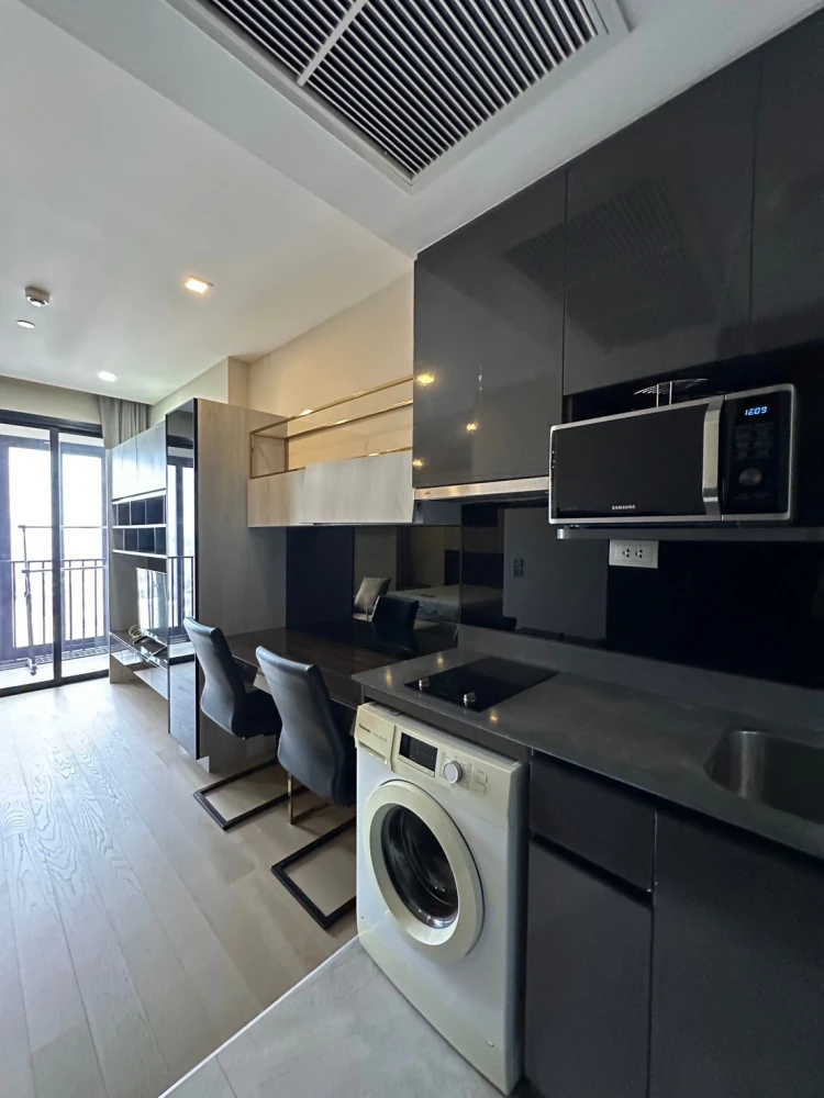 For rent: Ashton Asoke, 37th floor. Beautiful and comfortable unit, fully furnished. Book now!