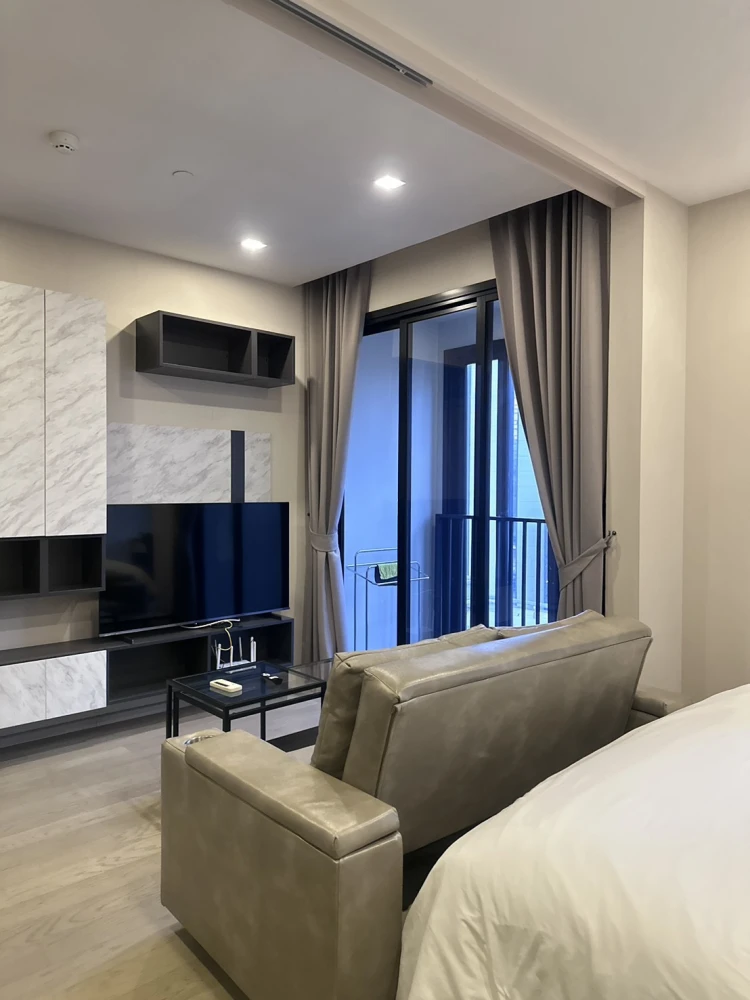 For rent: Ashton Asoke, ready to move in, fully furnished, you'll regret it if you don't book.